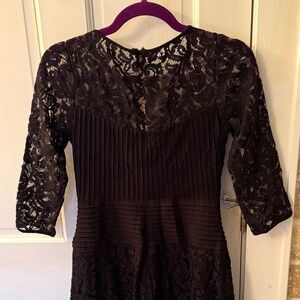 Gorgeous Black Lace Tadashi Shoji Cocktail dress, size XS